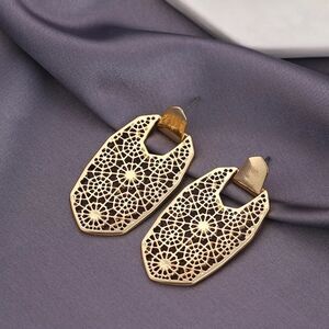 GOLD - Oval shaped drop earrings